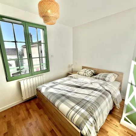 Hébergement de vacances ô Volets Verts, House 70 M 2, Sleeps 6 Pouzauges
